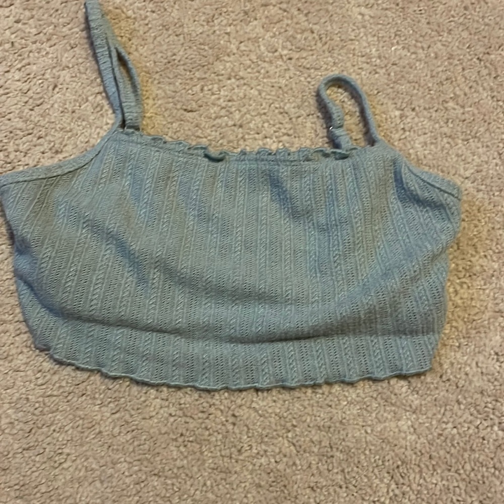 Really short crop top grassy with high waist pants